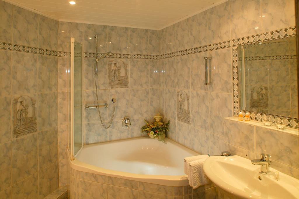 Landhotel Lohmann ランゲンフェルト エクステリア 写真